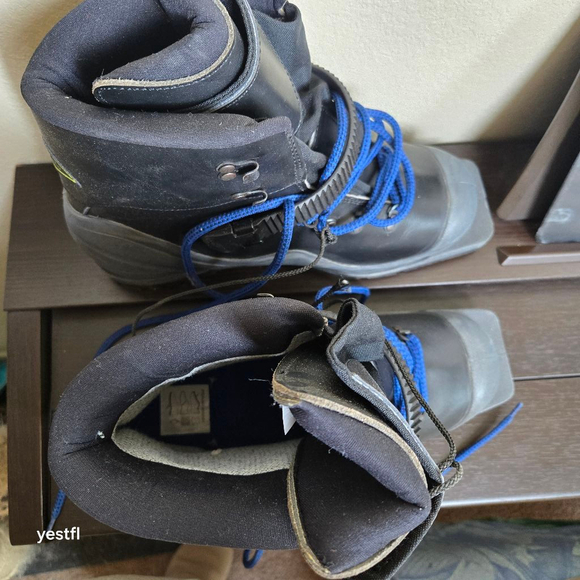 Women's Merrell Ski Boots Size 9 Black Blue Flash single buckle - Picture 10 of 10